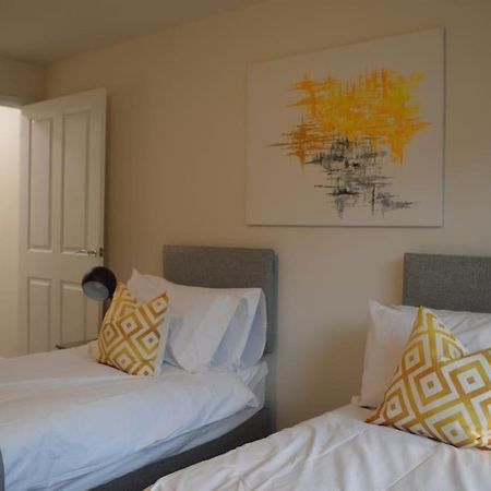 Contractor Accommodation - Sleeps 7 - 피터버러 외부 사진