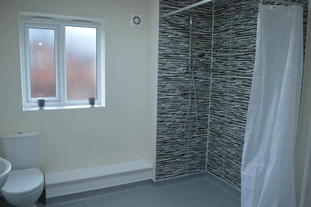 Contractor Accommodation - Sleeps 7 - 피터버러 외부 사진