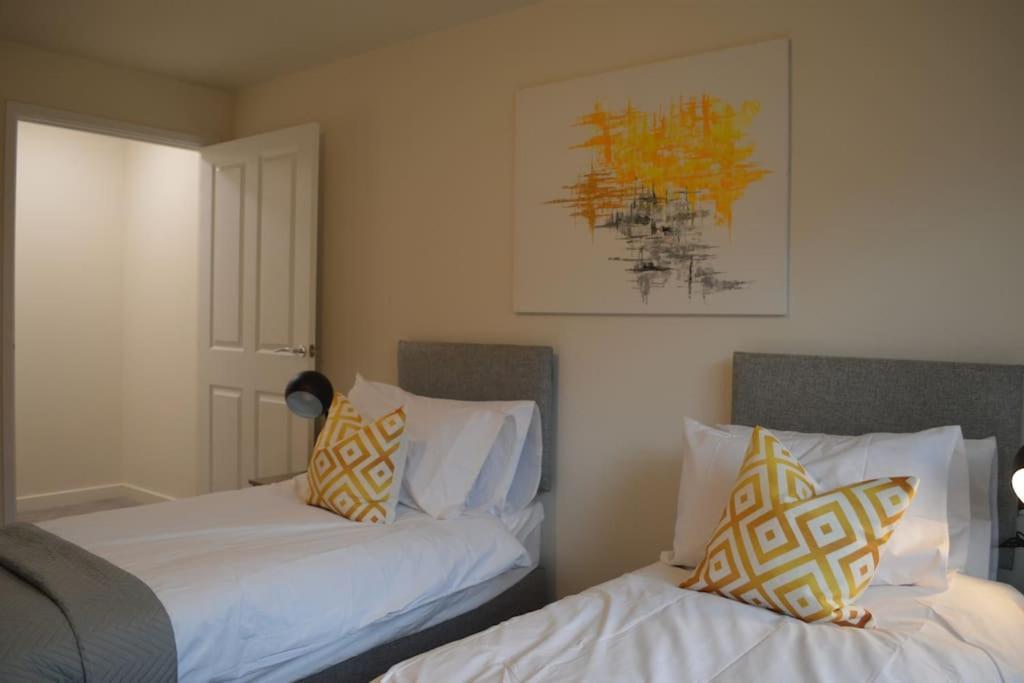 Contractor Accommodation - Sleeps 7 - 피터버러 외부 사진