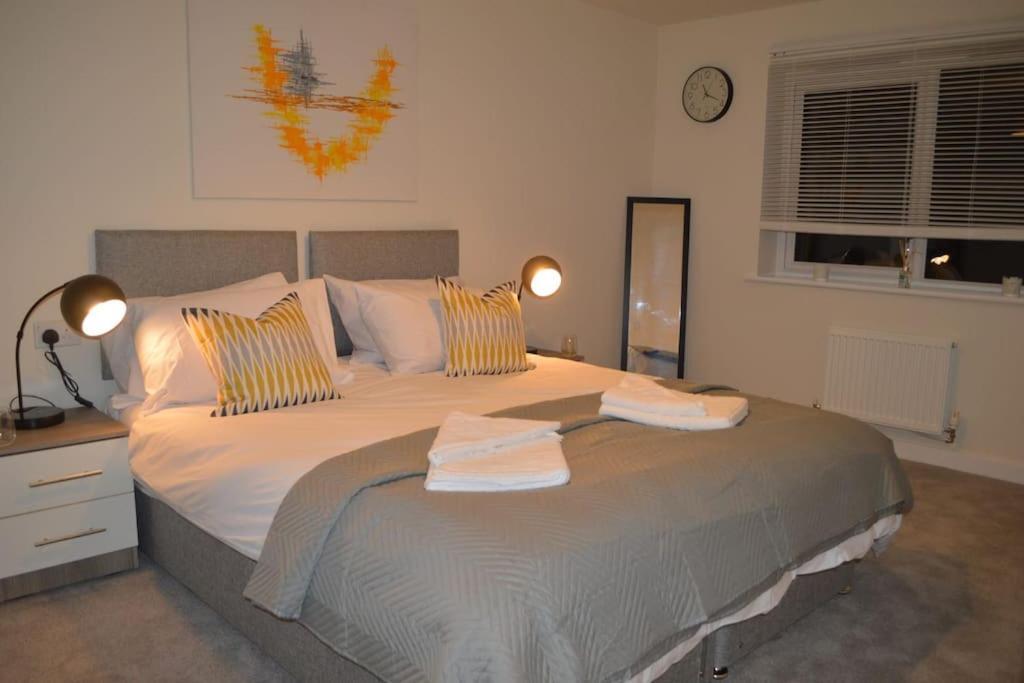 Contractor Accommodation - Sleeps 7 - 피터버러 외부 사진