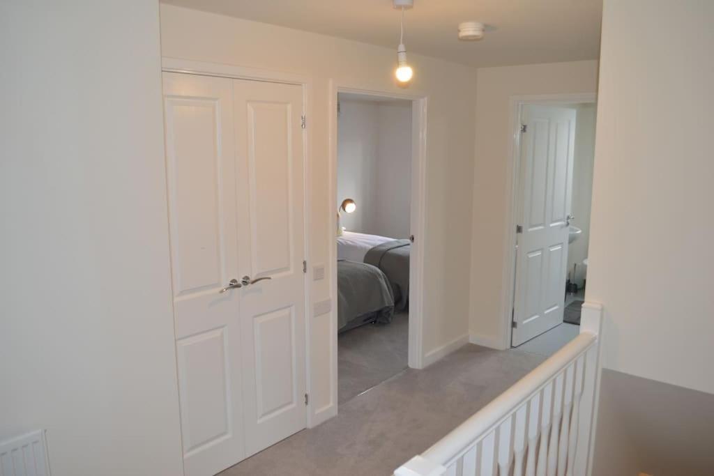 Contractor Accommodation - Sleeps 7 - 피터버러 외부 사진