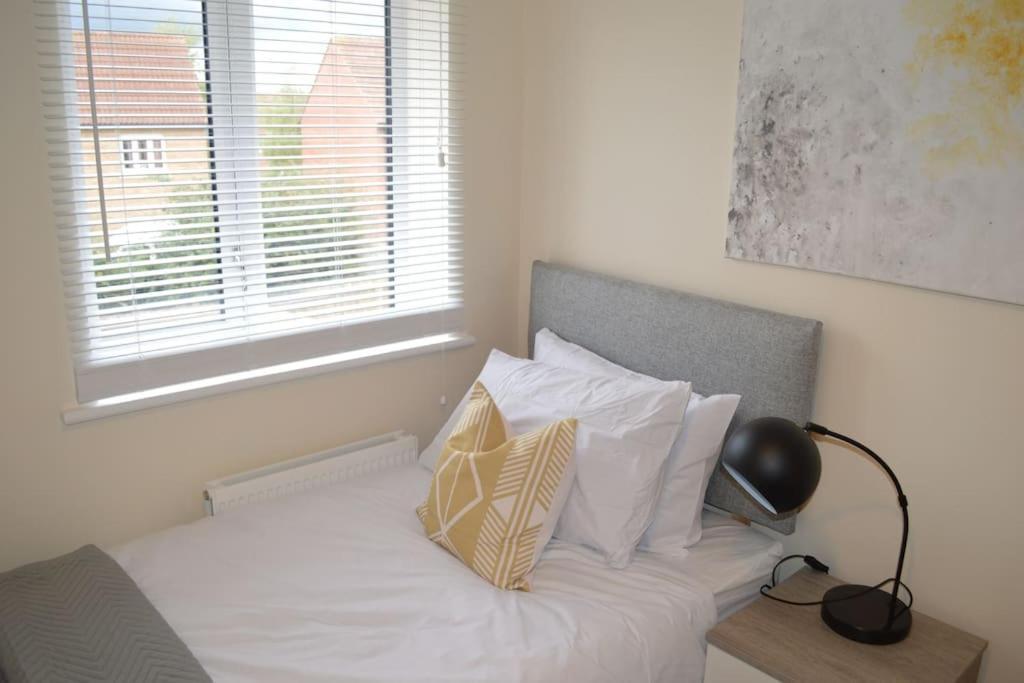 Contractor Accommodation - Sleeps 7 - 피터버러 외부 사진
