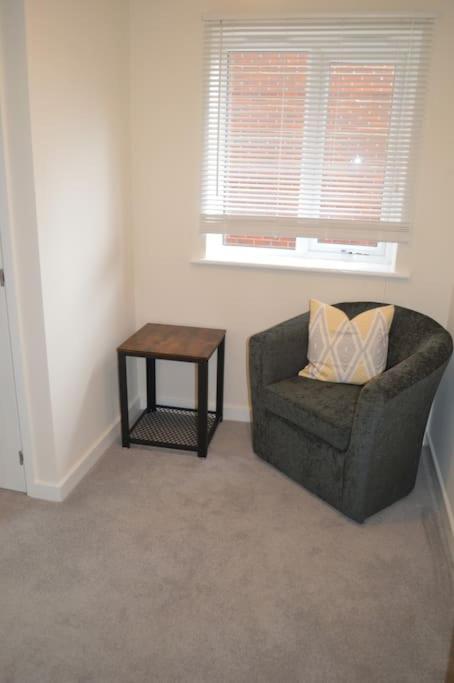 Contractor Accommodation - Sleeps 7 - 피터버러 외부 사진