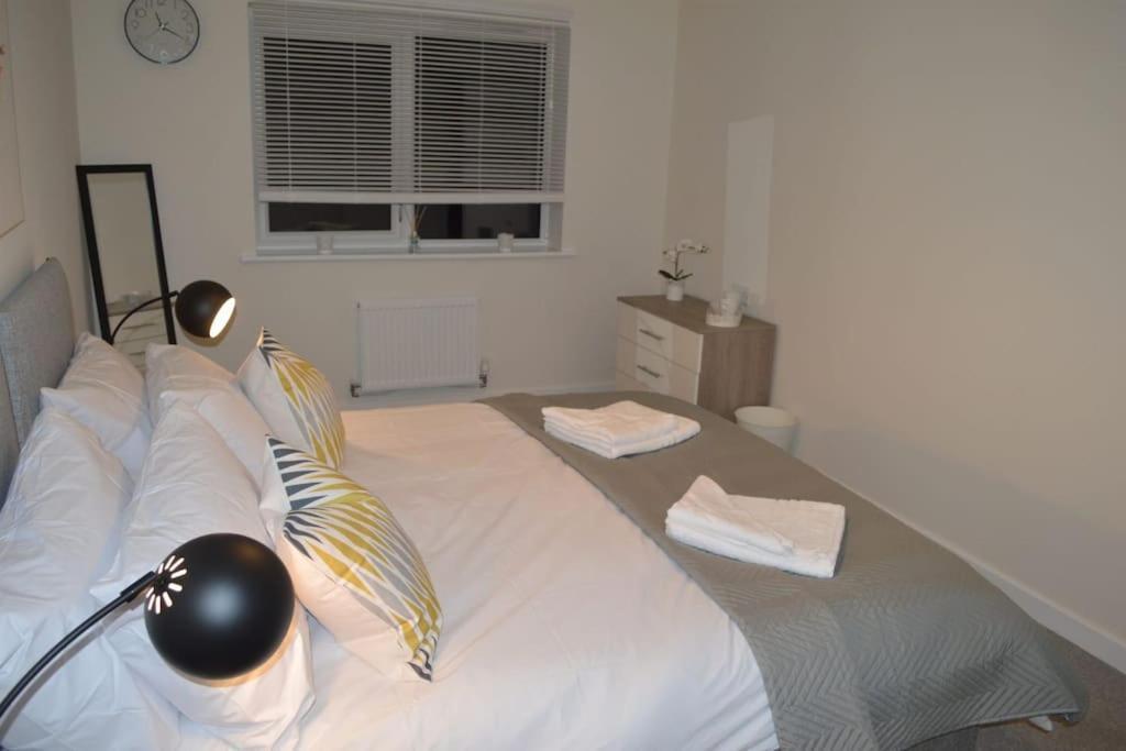 Contractor Accommodation - Sleeps 7 - 피터버러 외부 사진